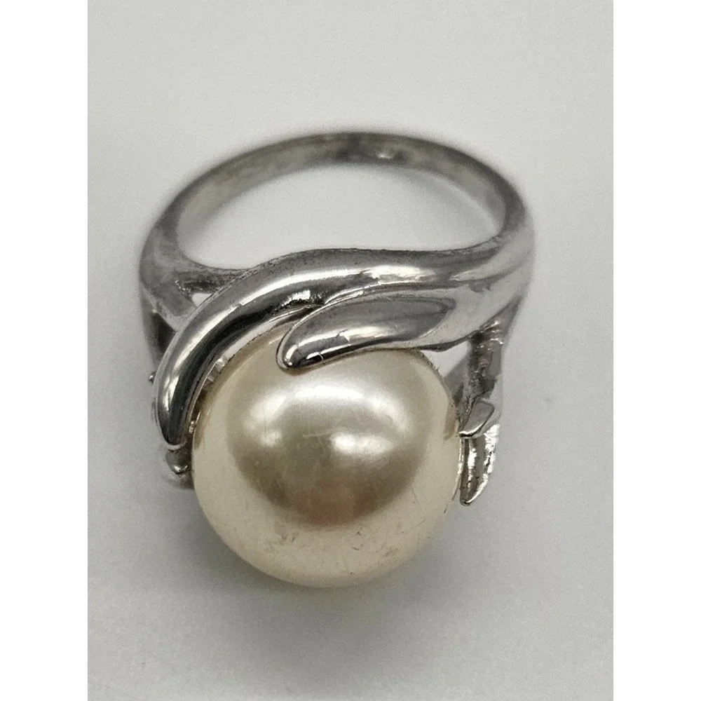 Vintage‎ Elegant Silver Tone Ring with Large Cream Pearl Statement Design